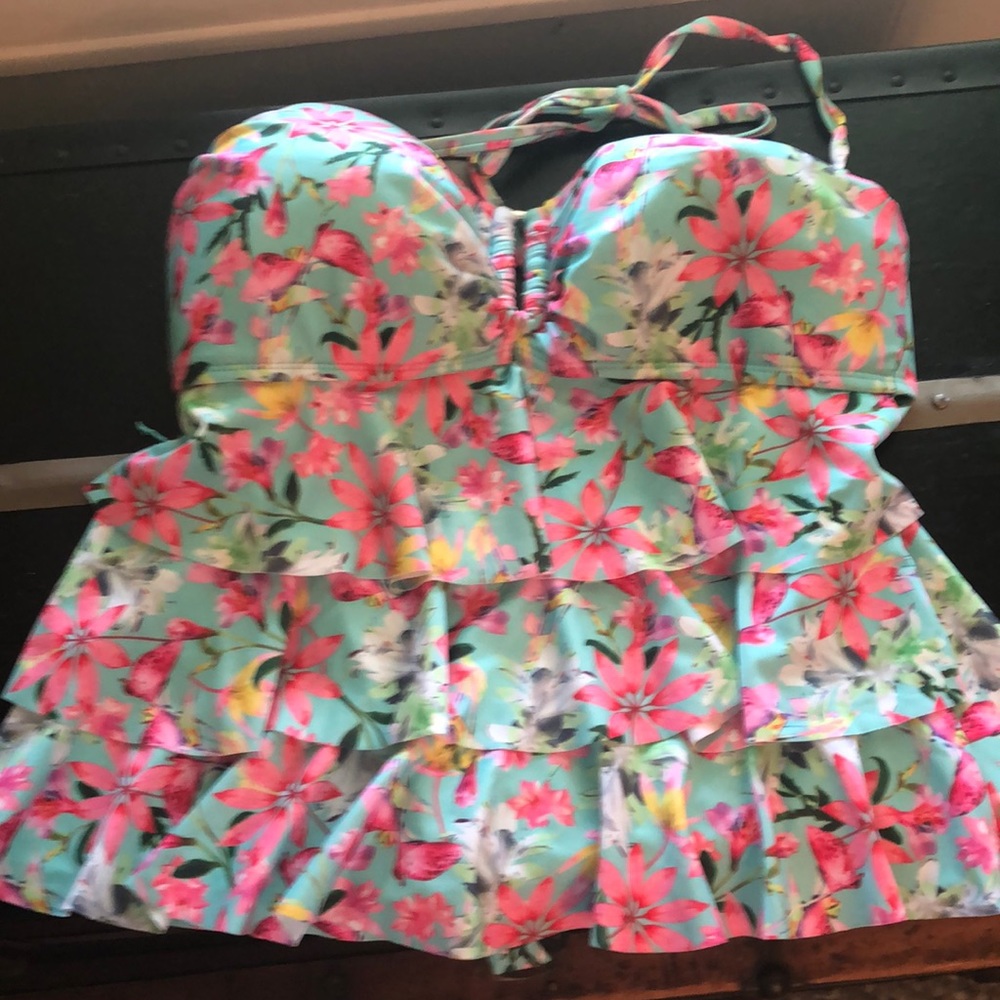 Catalina fly away back tankini top size 12 to 14/large
